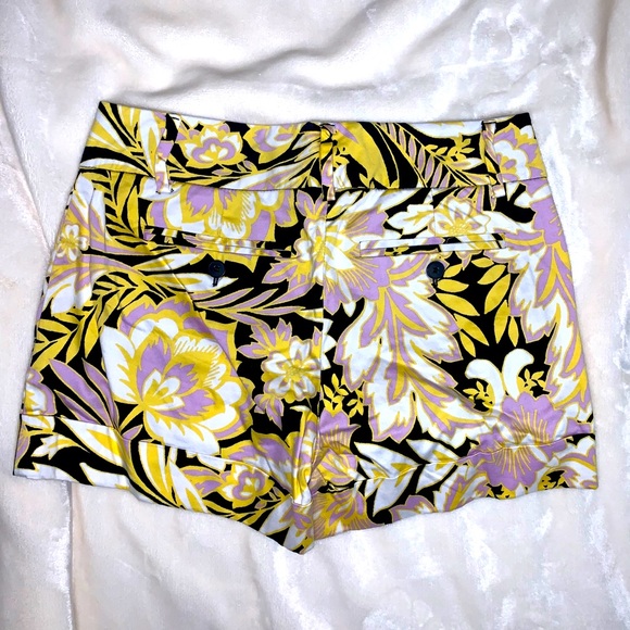NY&COMPANY Floral Shorts - Picture 2 of 2